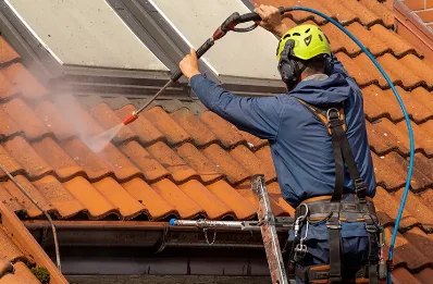 Démoussage et hydrofuge de toiture à Esclanèdes